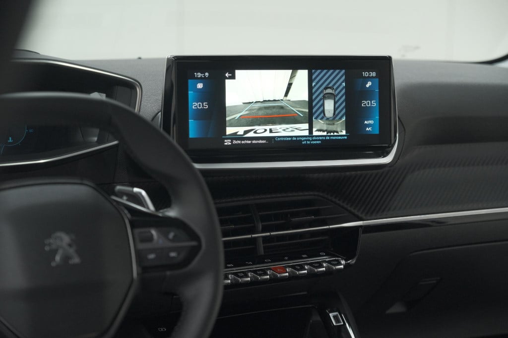 Peugeot 208 puretech 100 eat8 allure pack | camera | navigatie | apple carp