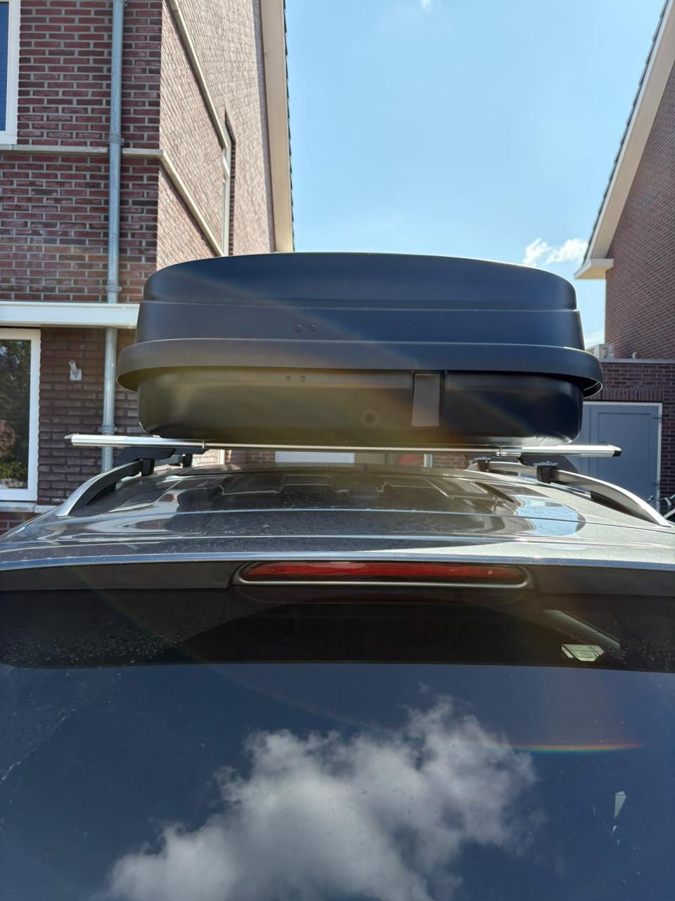 Dakkoffer 530L + dakdragers te huur