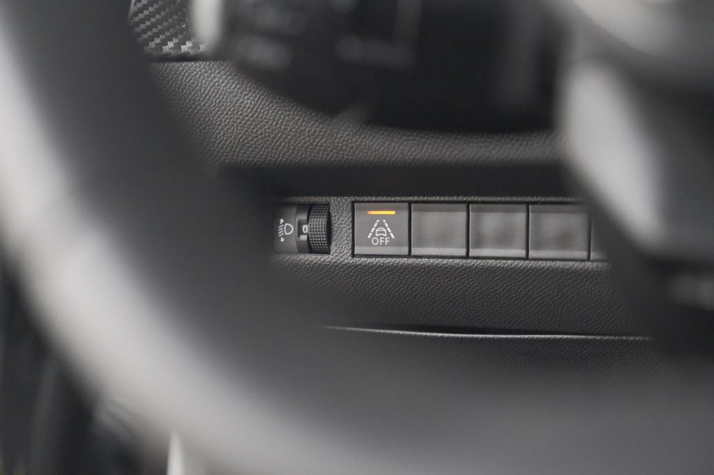 Peugeot 2008 puretech 130 active | camera | apple carplay | parkeersensoren