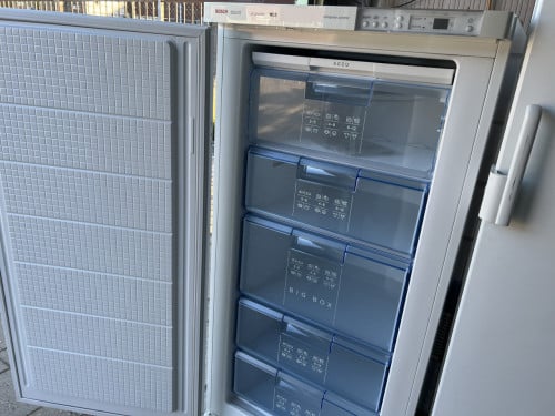Bosch vrieskast vriezer 135x65 x65 cm. 220 liter als nieuw niet gebruikt