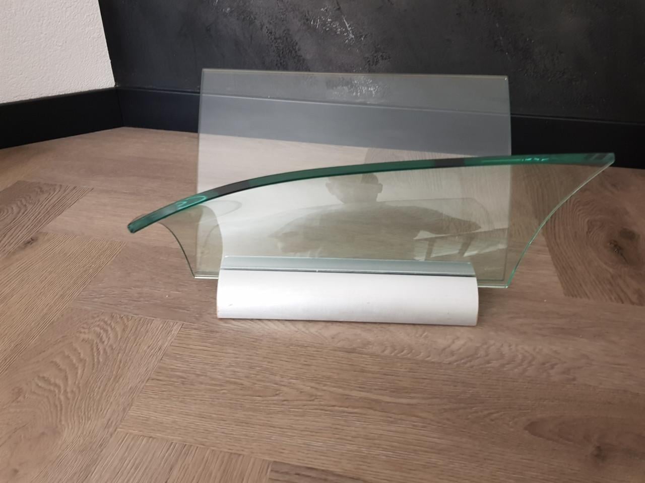 Eigentijdse kranten/lectuurbak