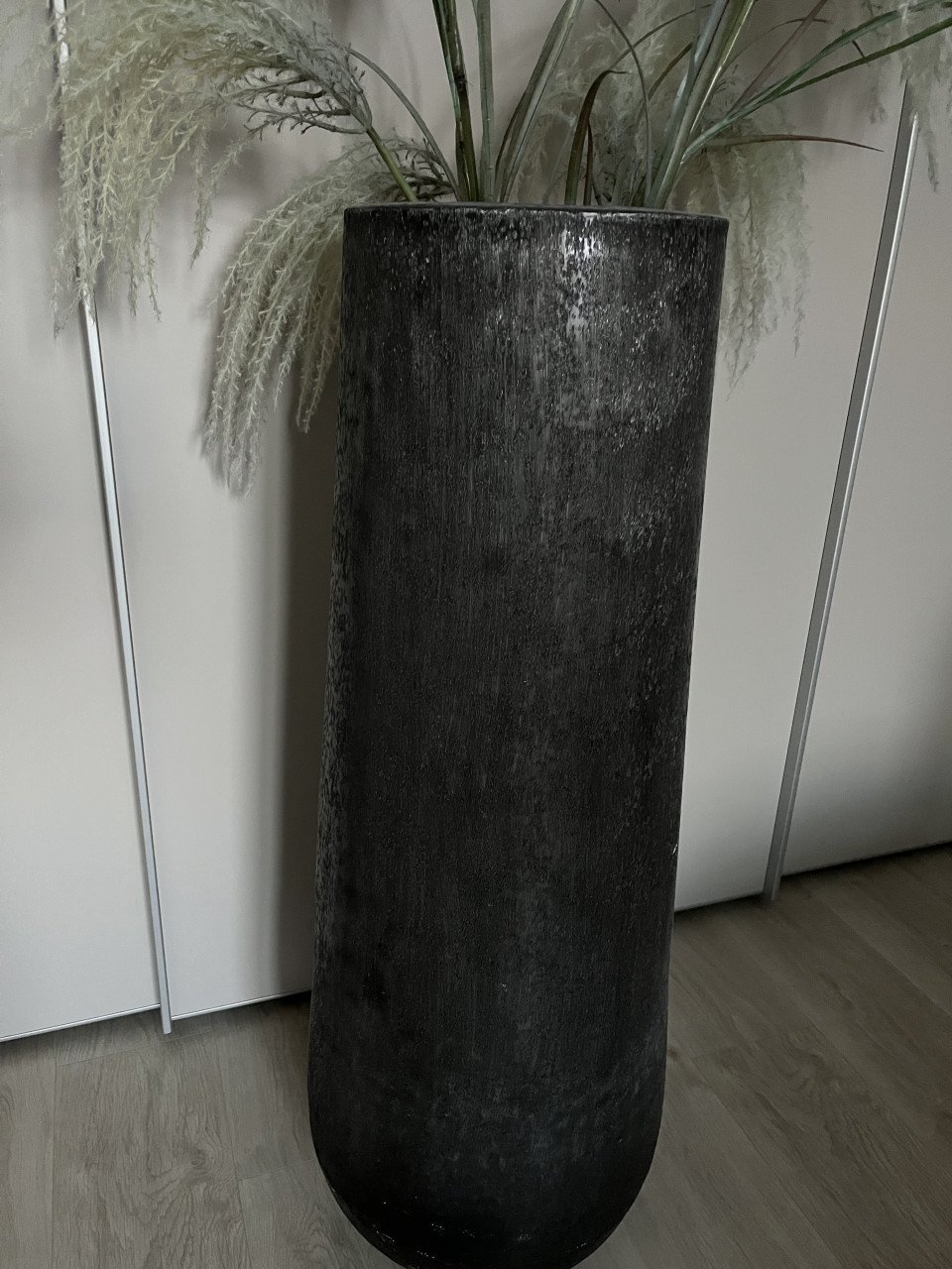 2 prachtige metalen vazen