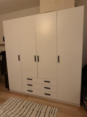 Grote kledingkast
