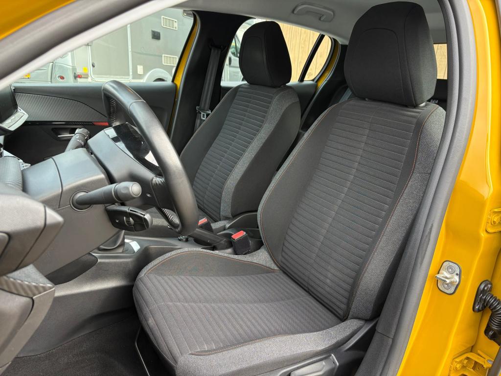 Peugeot 208 1.2 puretech blue lease active