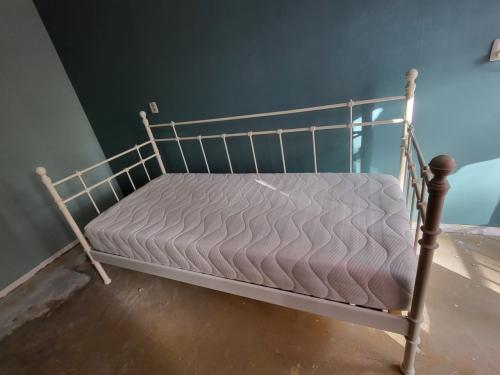Mooi romantisch wit metalen bed