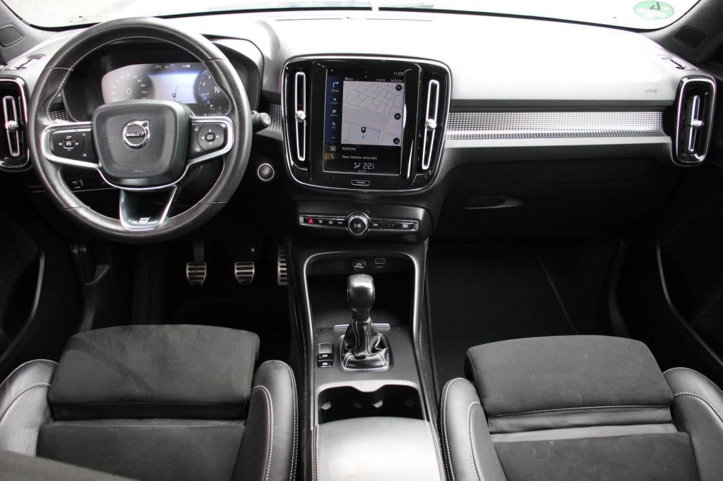 Volvo XC40 1.5 t3 r-design | elec. trekhaak | camera | half leder