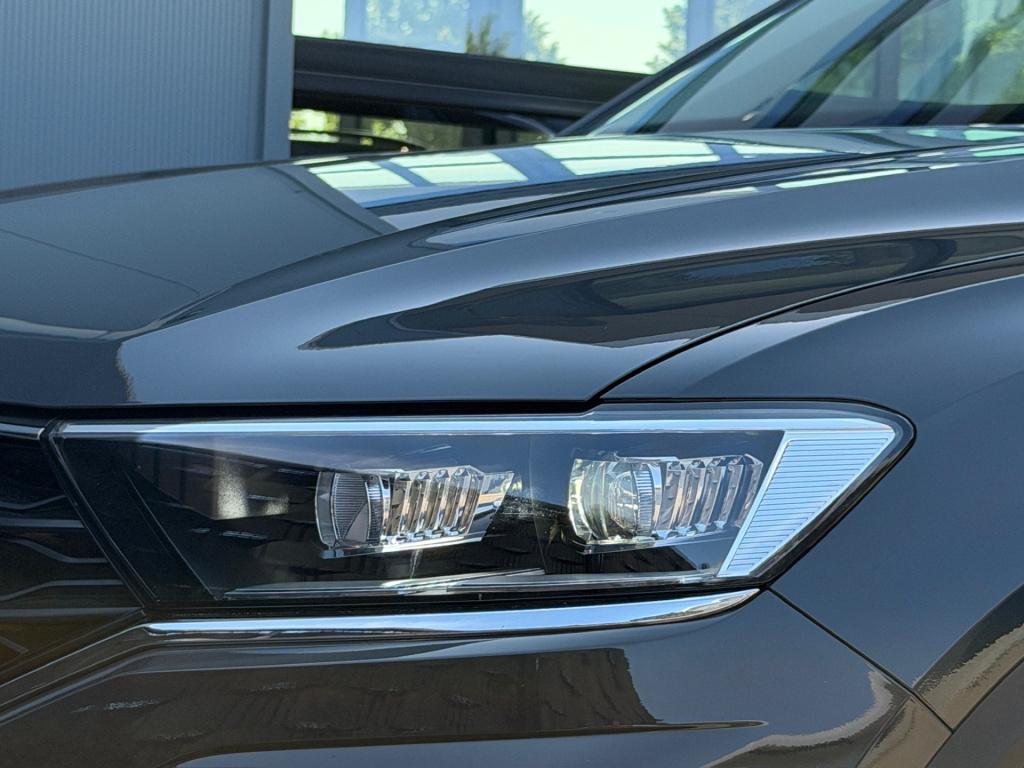 Volkswagen T-roc 1.5 tsi 150pk dsg style | camera | trekhaak | navi | carpl