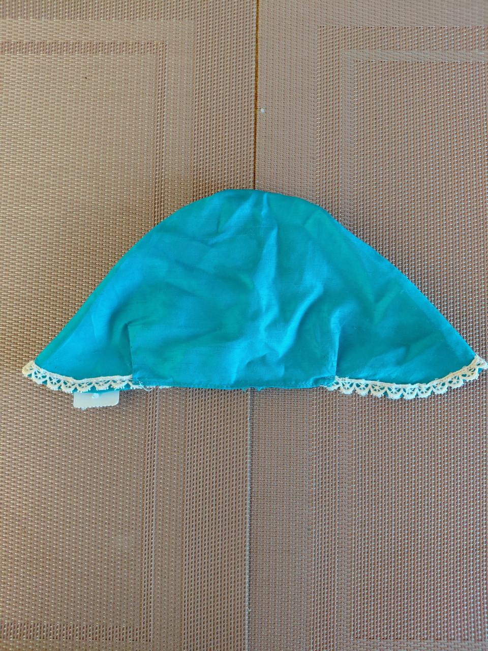 Blauw achter-kapje Arnemuiden Klederdracht.