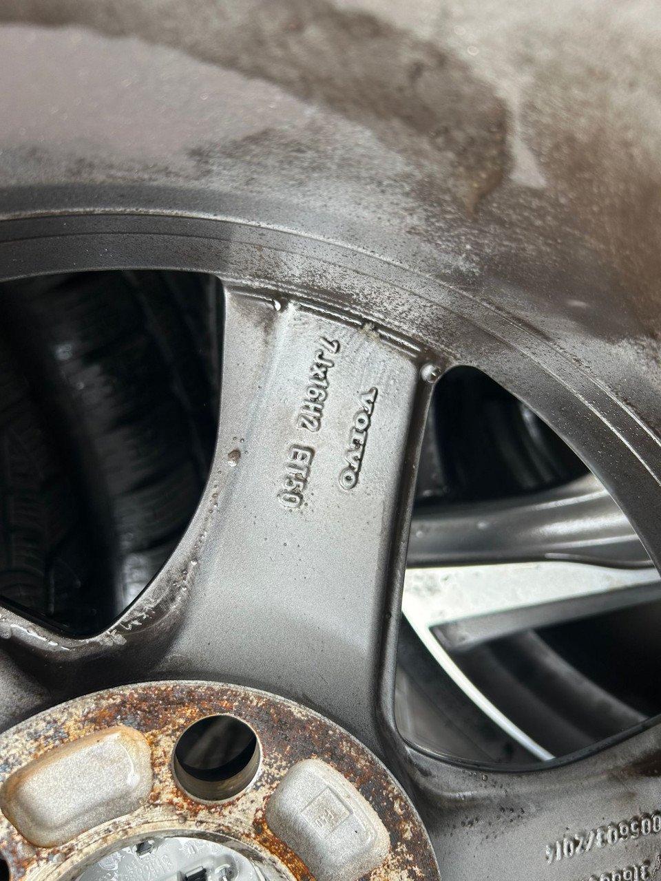 VOLVO LICHTMETALEN VELGEN GRIJS 16''INCH'' MET BANDEN