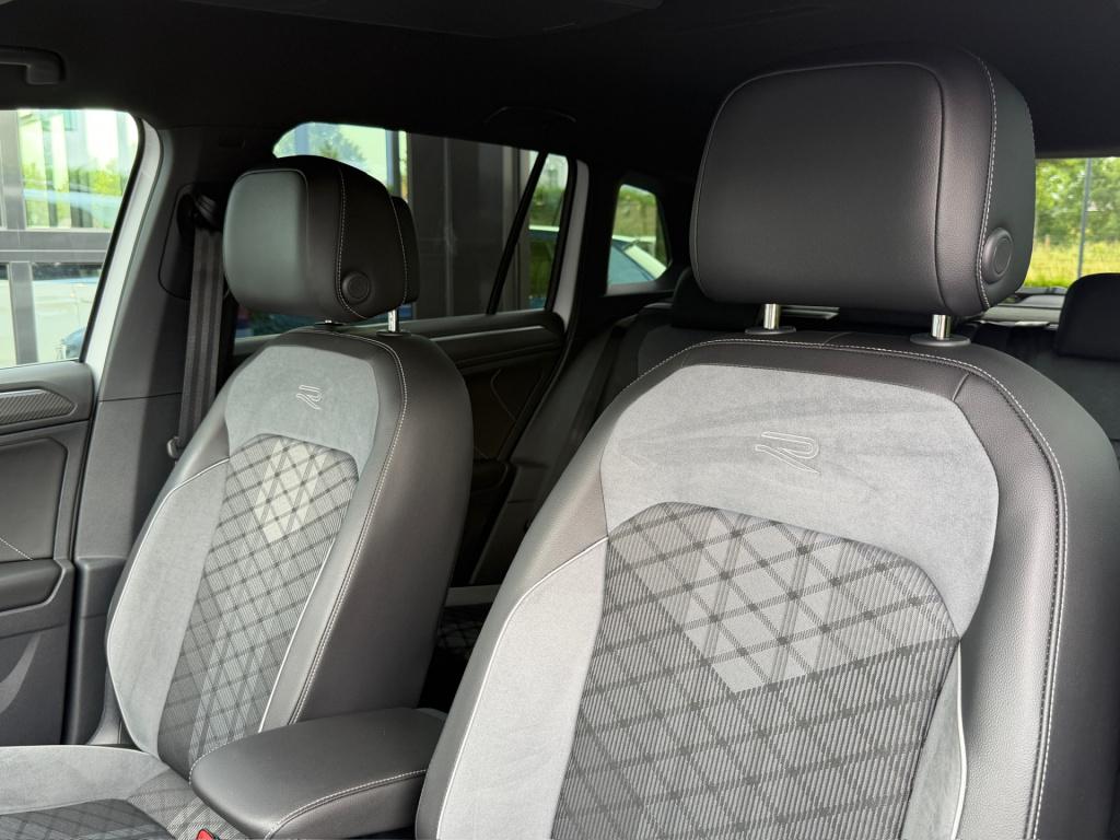 Volkswagen Tiguan 1.5 tsi 150pk dsg r-line | trekhaak | camera | carplay | 
