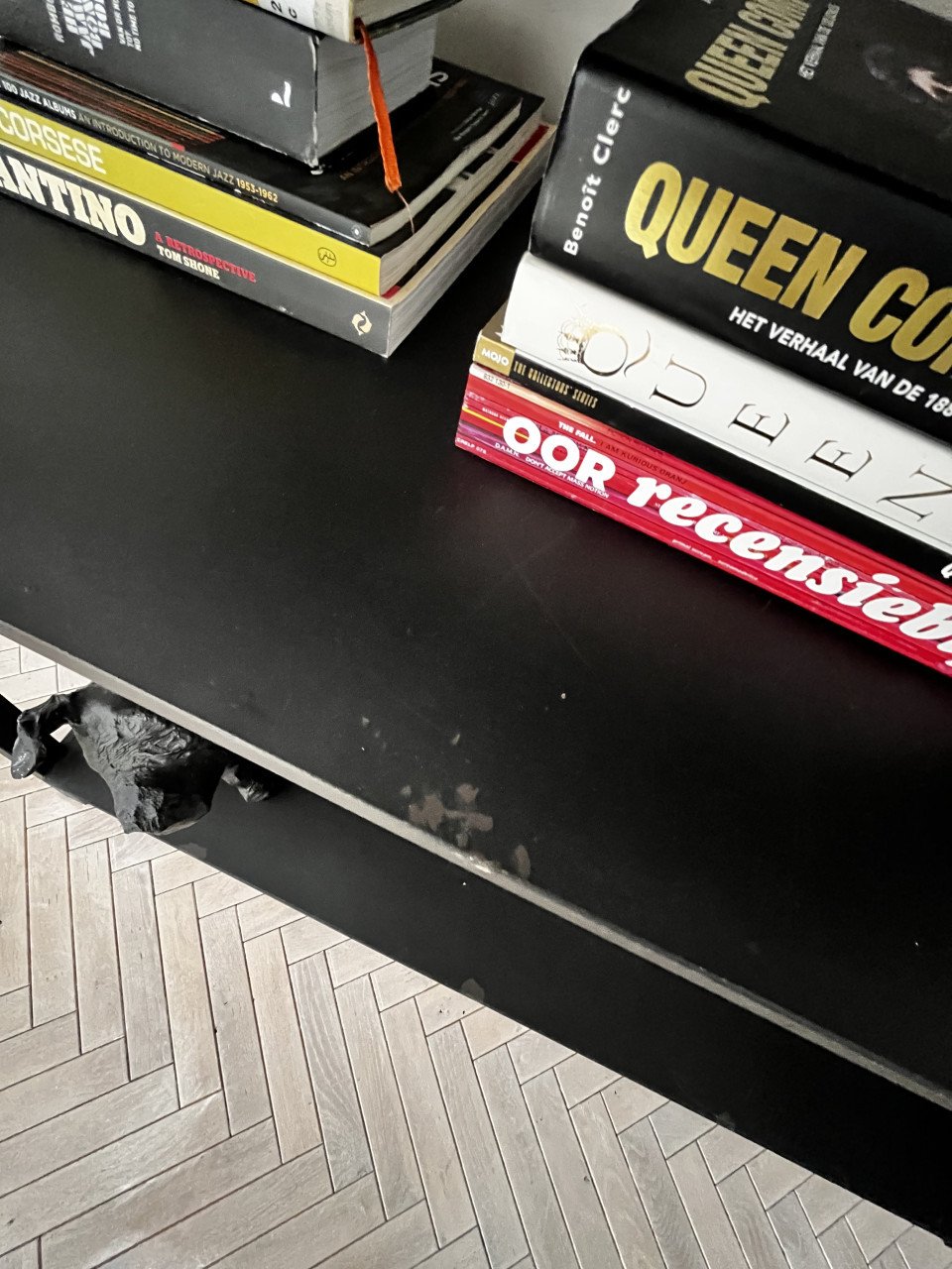 Wandkast. Open, zwart, metaal.