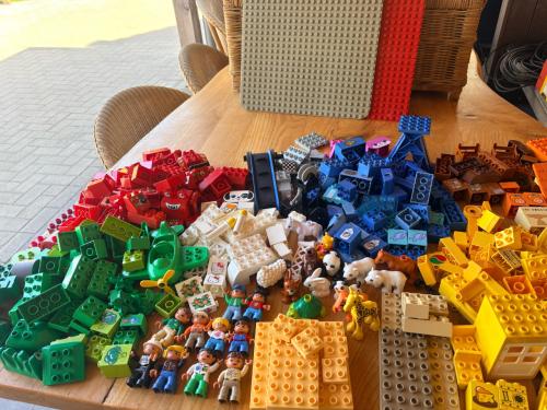 Grote partij DUPLO - Inclusief 2 Bouwplaten, Dieren & Poppetjes