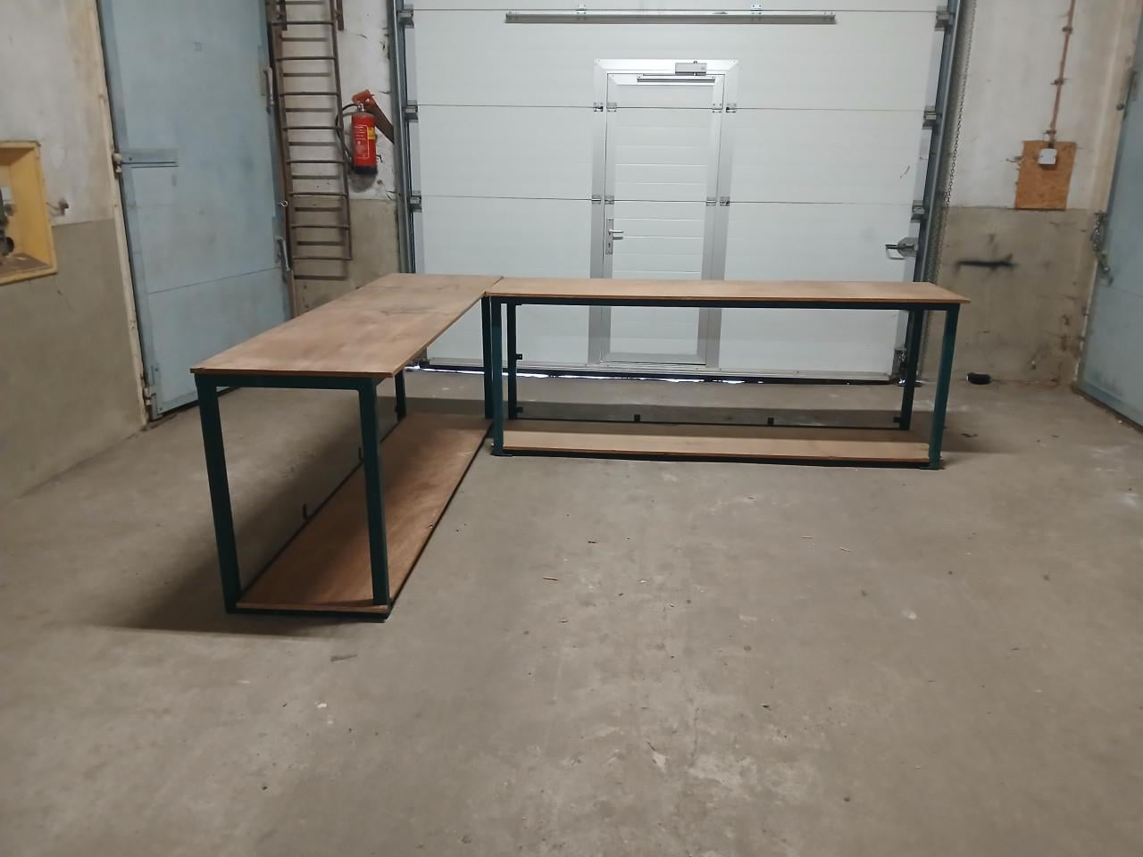 2x Werkbank, werktafel voor schuur garage of hobby tuin.