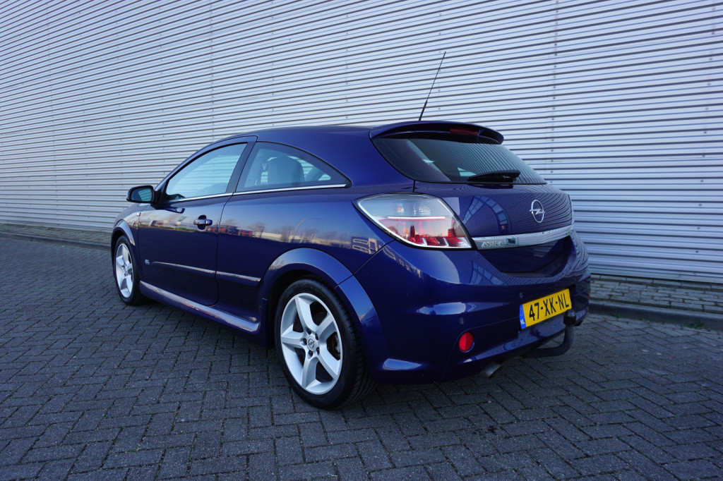 Opel Astra gtc 1.6 cosmo opc-line / xenon / climate / cruise / trekhaak