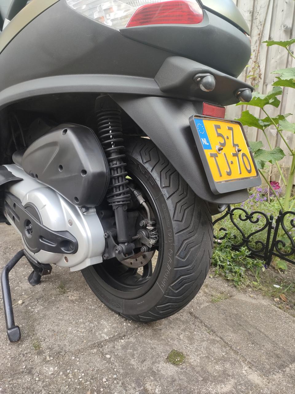 Piaggio MP3 motorscooter 400 CC
