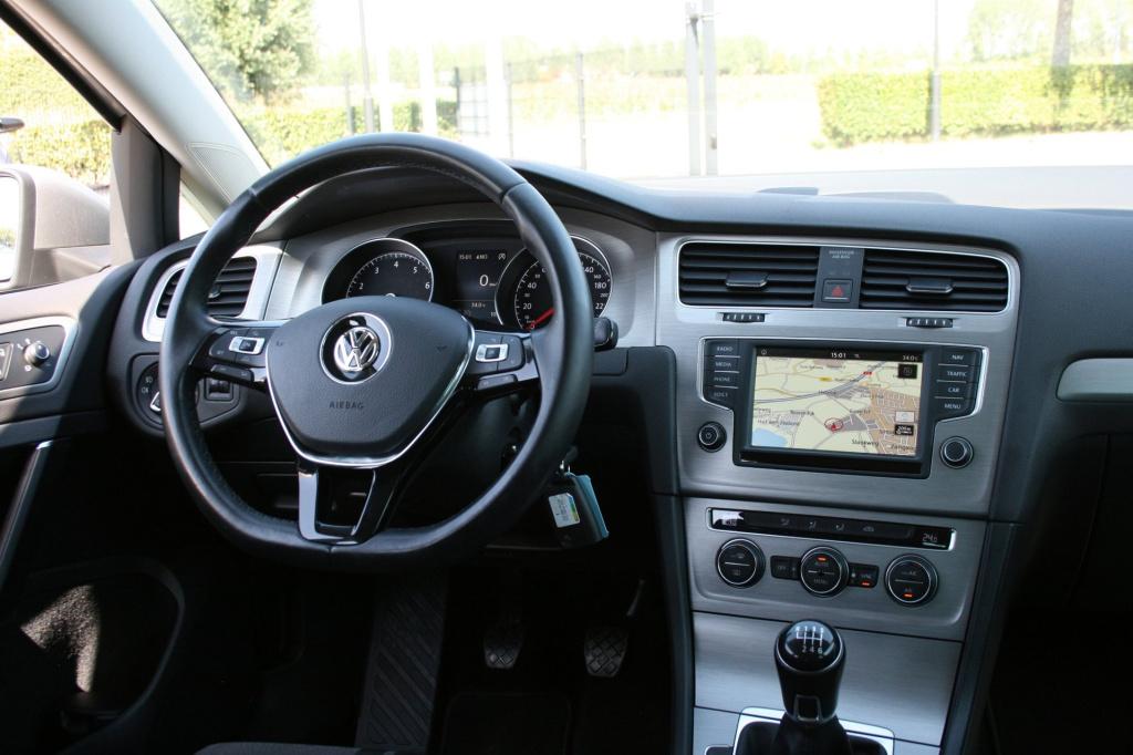 Volkswagen Golf 1.0 tsi business edition connected / navi / camera / led