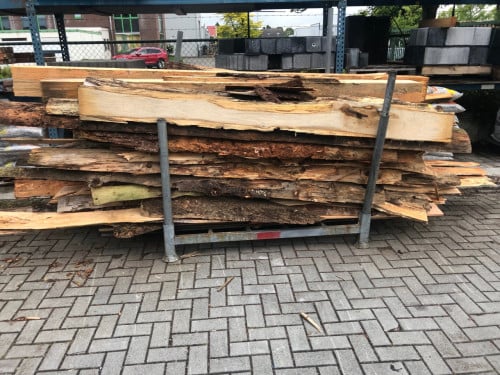 Bok kachelhout v 25 euro, koffie gratis