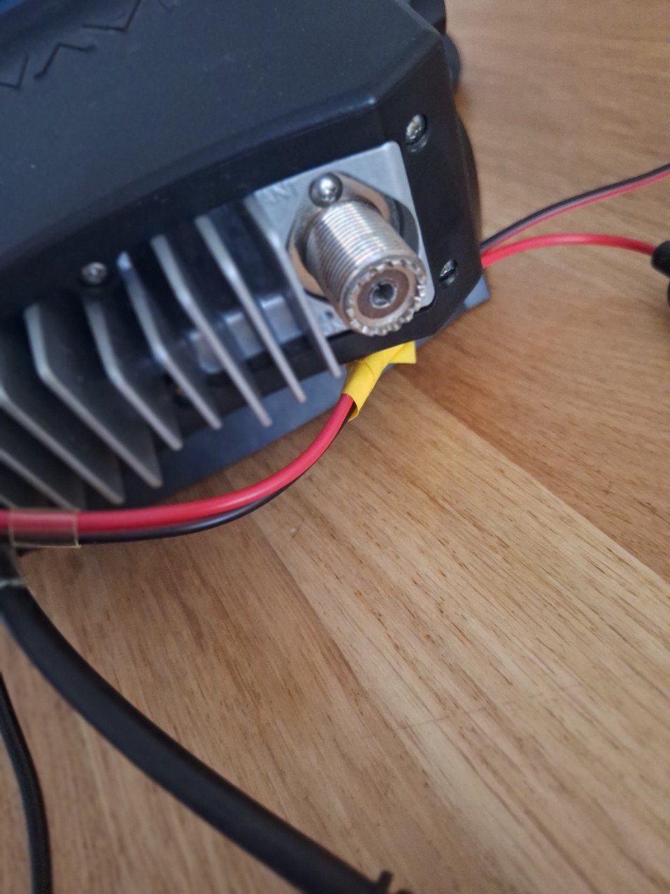 Marifoon met vhf antenne