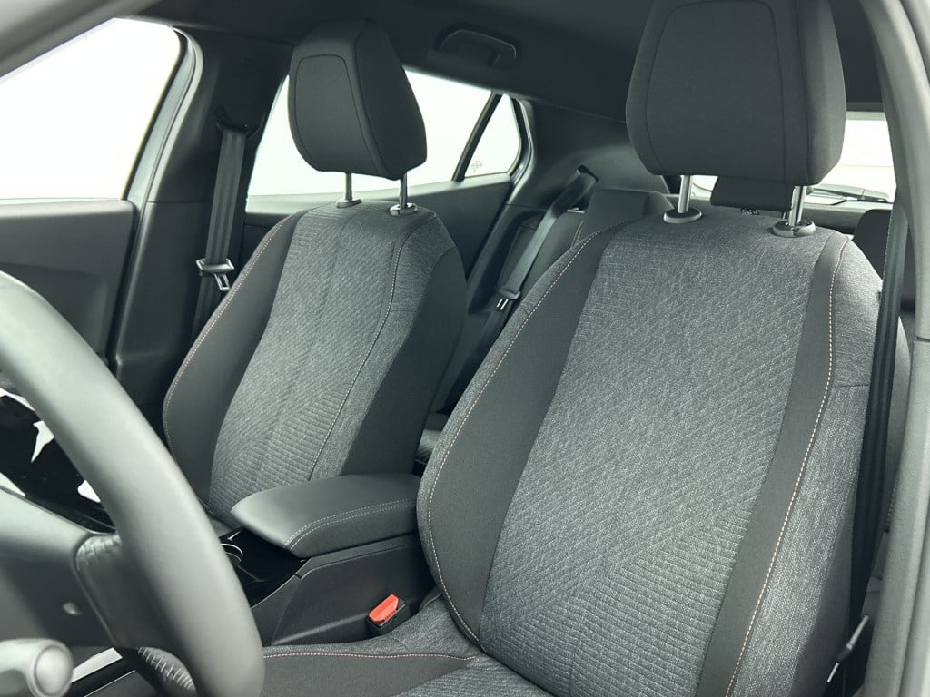 Peugeot E-2008 ev style 50 kwh | rijklaar |