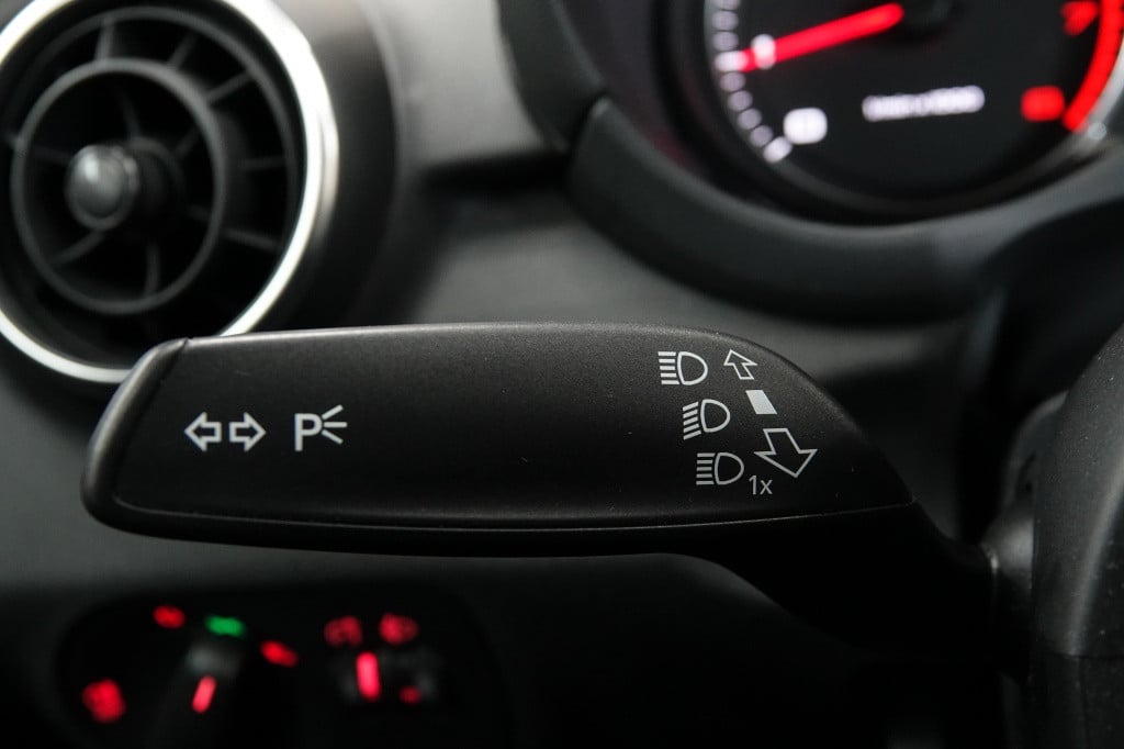 Audi A1 Sportback 1.0 tfsi | airco | pdc | 17" |