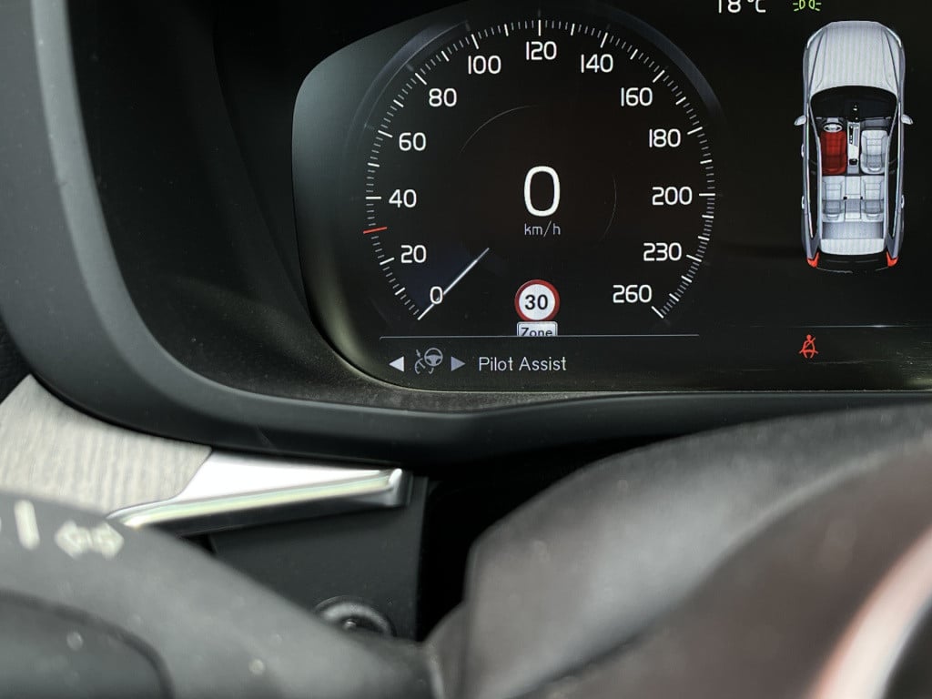 Volvo XC60 2.0 t8 twin engine awd inscription 392pk | luchtvering | 20'' lm