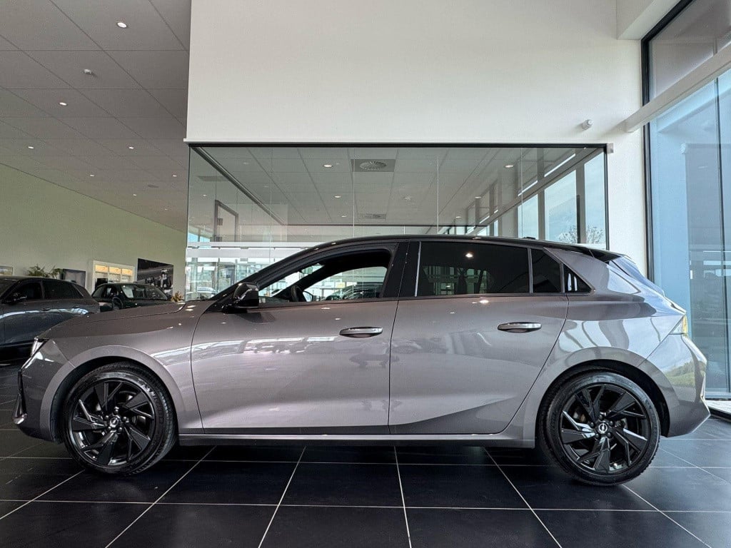 Opel Astra 1.2 turbo gs | automaat | navigatie | 360° camera | keyless entr