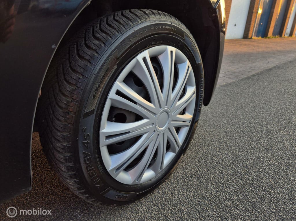 Peugeot 107 1.0-12v / 5-deurs / airco