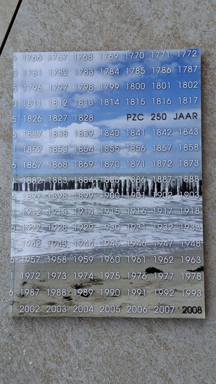 Boek jubileum 'PZC 250 jaar'