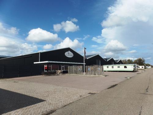 Betaalbare stacaravans en chalets uit voorraad leverbaar