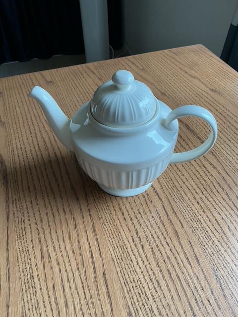 QUEEN'S GARDEN SERVIES: vrij compleet, gebruikt + nieuwstaat