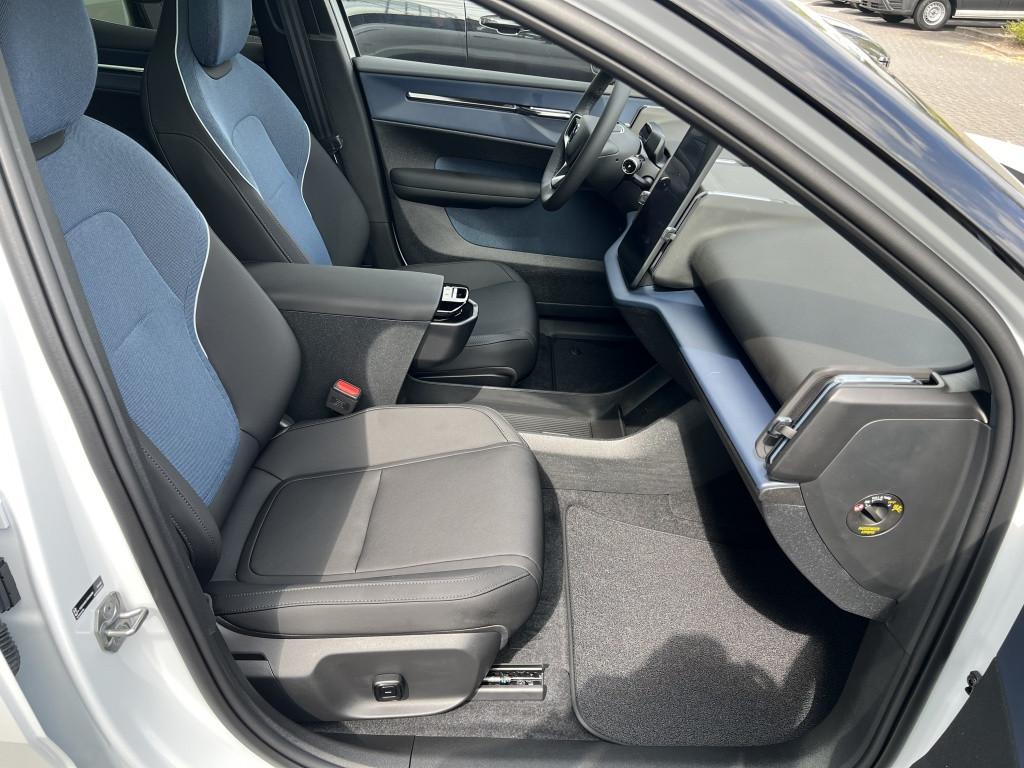 Volvo Ex30 extended range ultra 20" | nieuwprijs € 50.214,= |