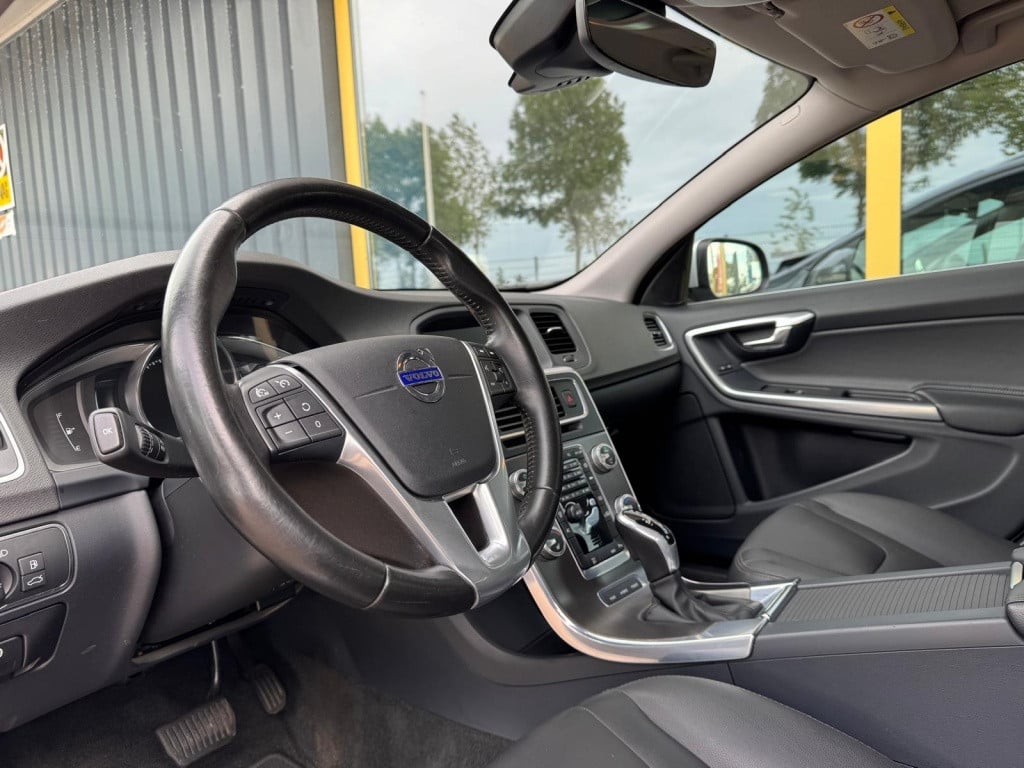 Volvo V60 2.4 d6 tw.en. r-des. automaat