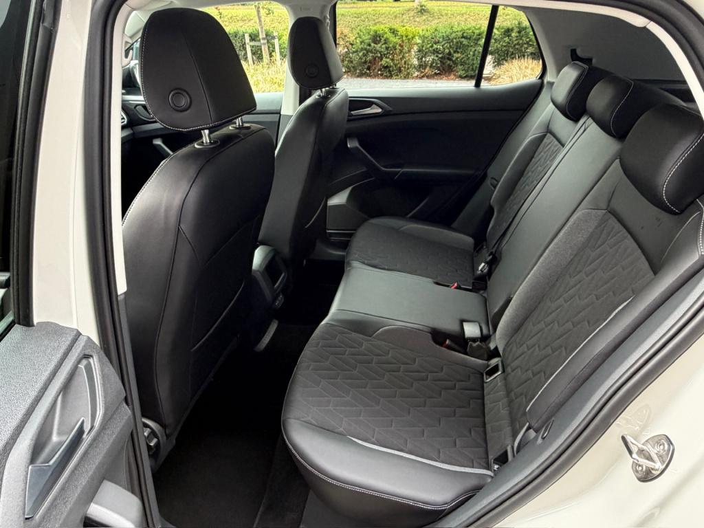 Volkswagen T-cross 1.5 tsi 150pk dsg | navigatie | camera | carplay | incl.