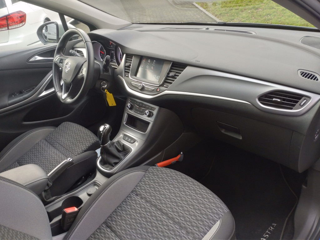 Opel Astra sports tourer 1.2 edition