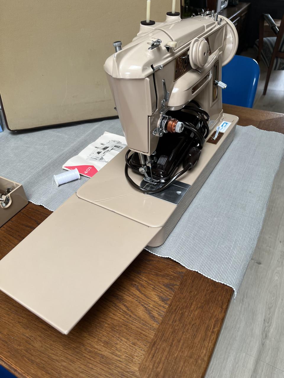 Singer naaimachine oud naar bijna ongebruikt