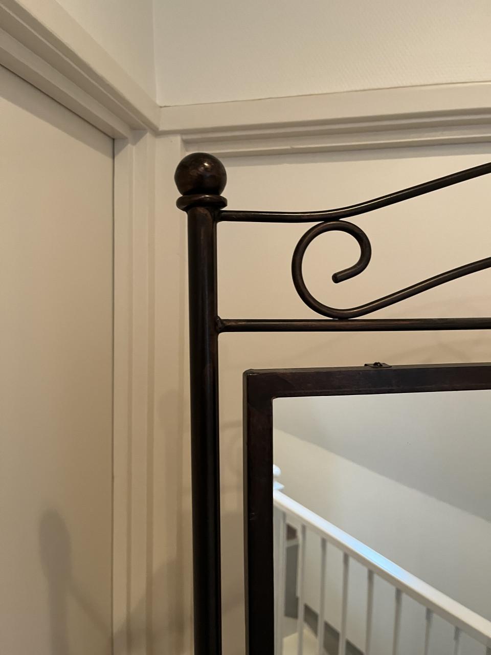 Spiegel met smeedijzeren frame