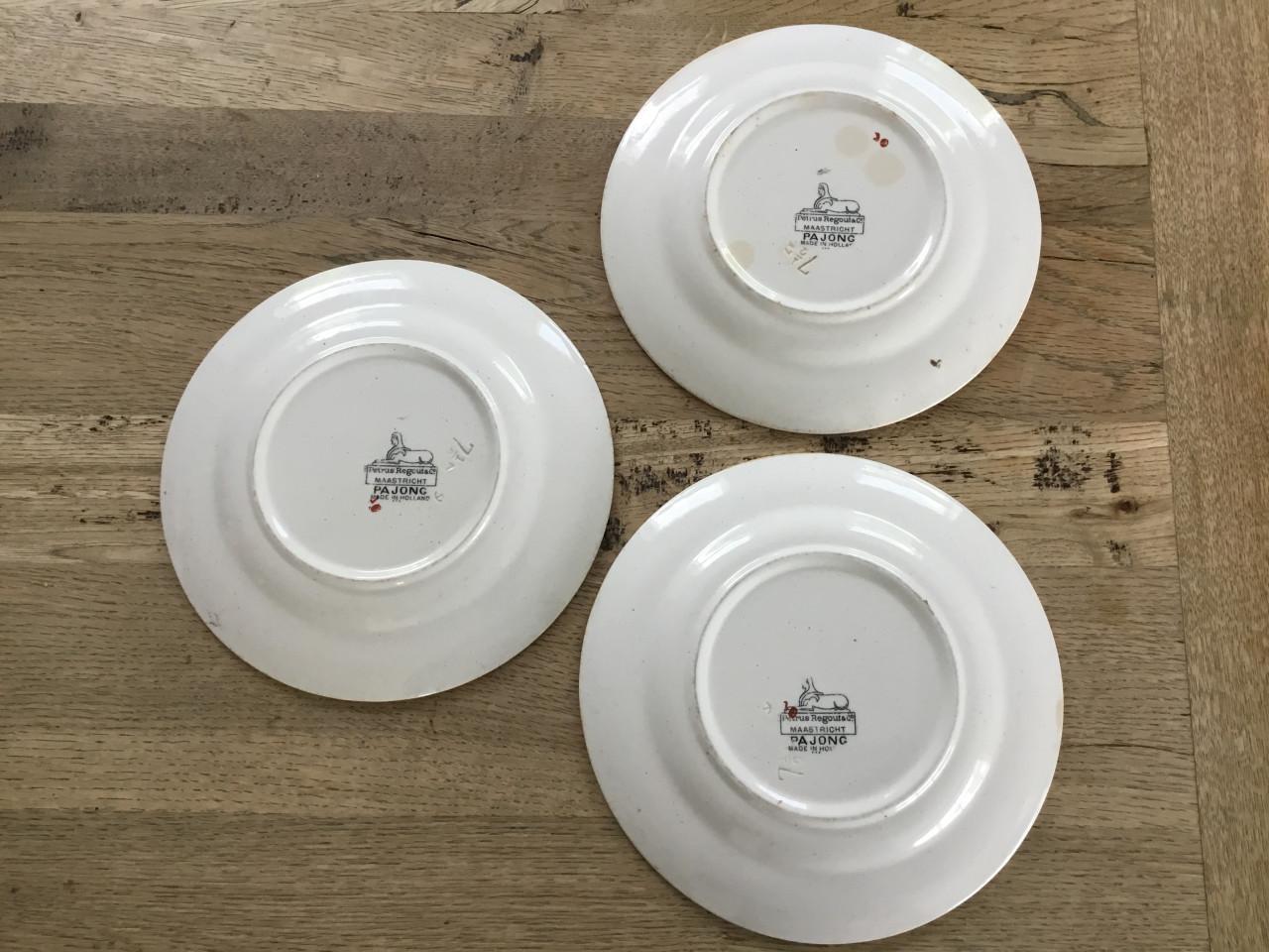 3 bordjes Pajong P. Regout