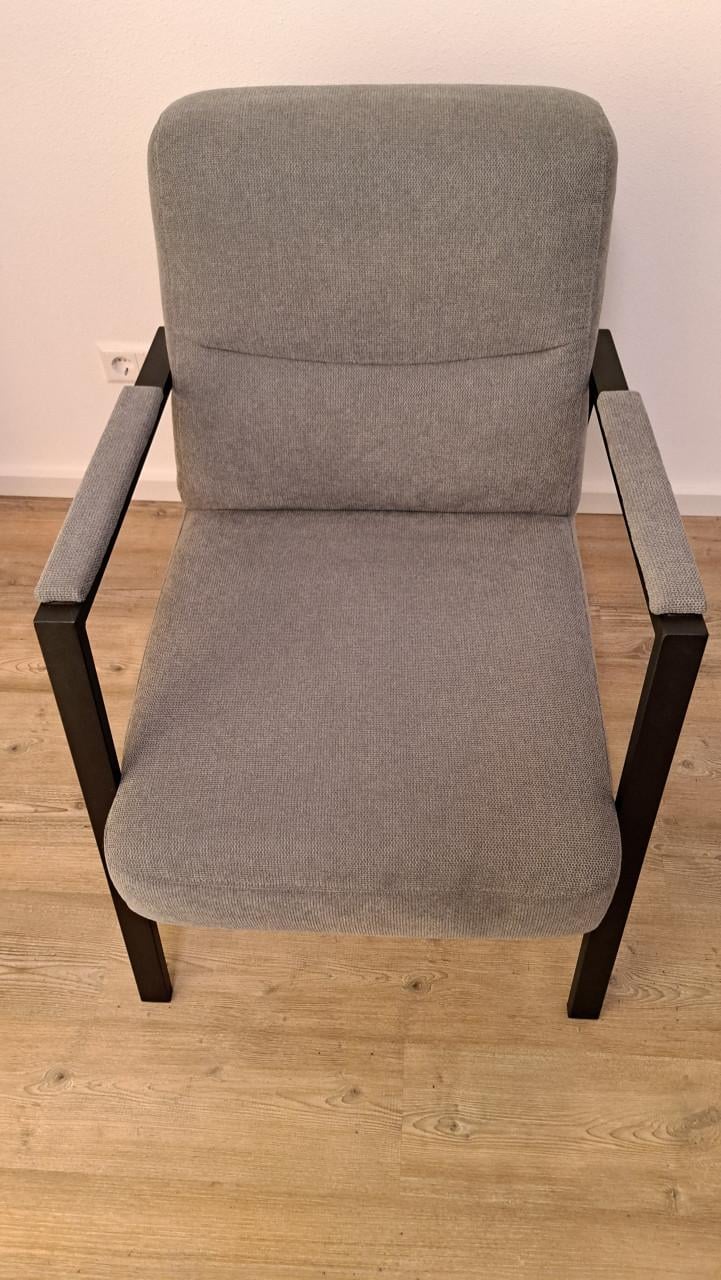 Mooie moderne fauteuil - voor vele woonstijlen geschikt