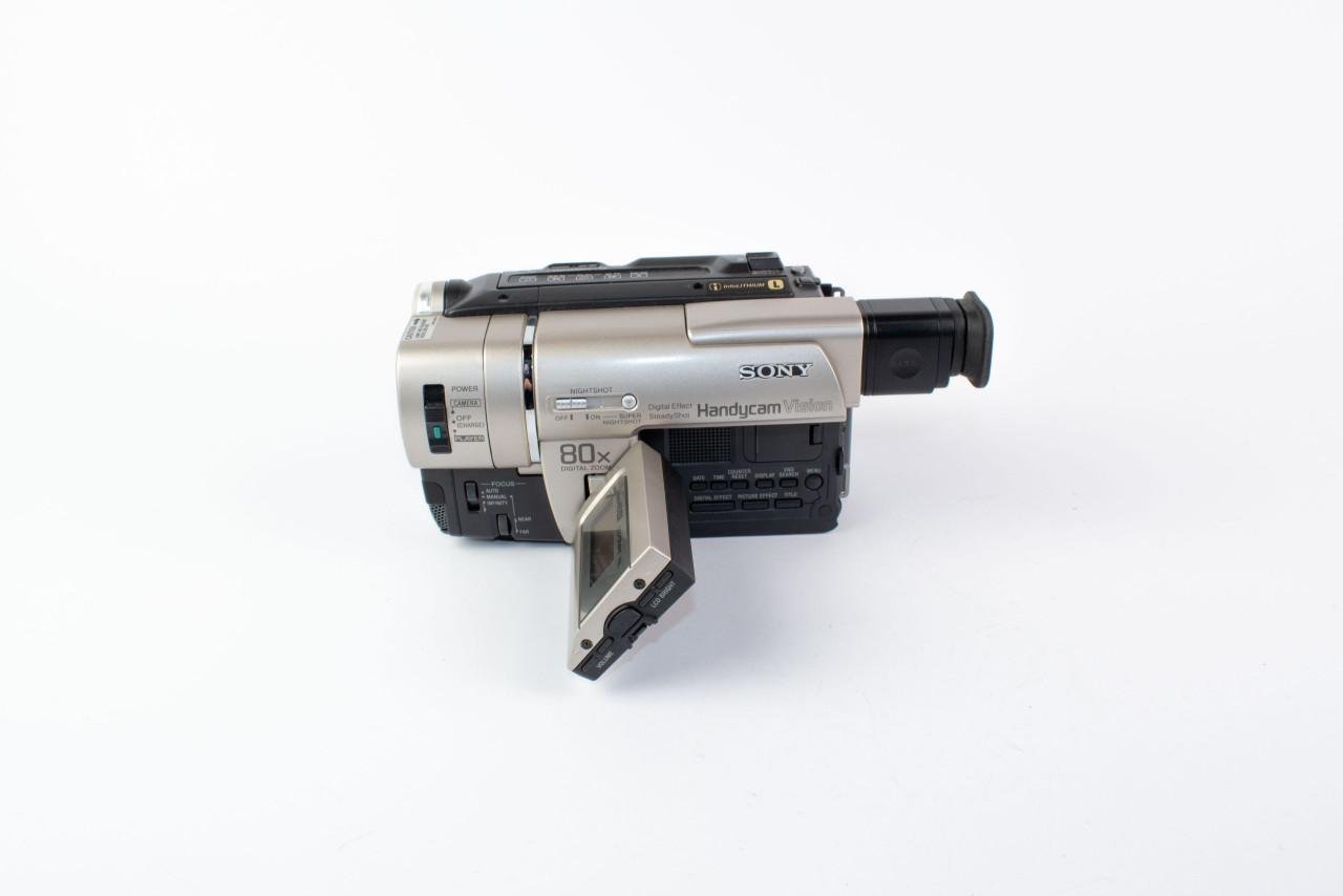 Sony Handycam CCD-TRV87 Hi-8 Analog Camcorder