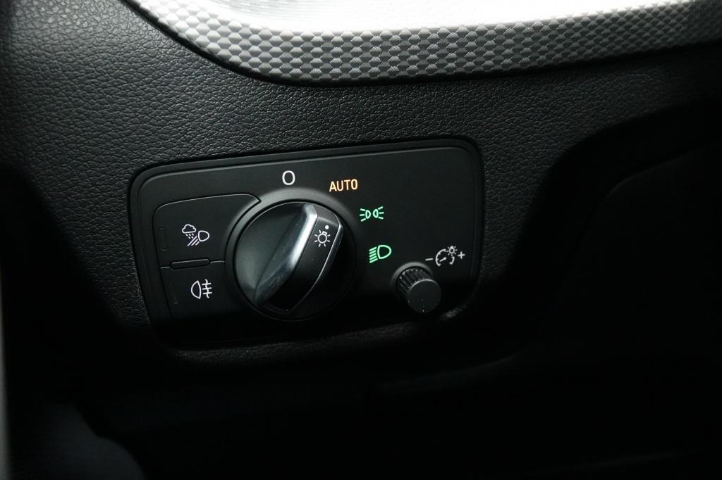 Audi Q2 1.5 tfsi | stoelverw. | trekhaak | camera | keyless |