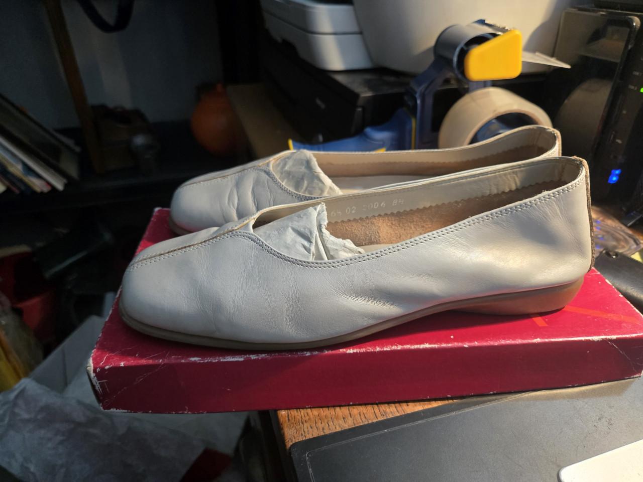 Crème- of off-white leren loafers Maat 39 (US 8.5) Aerosoles