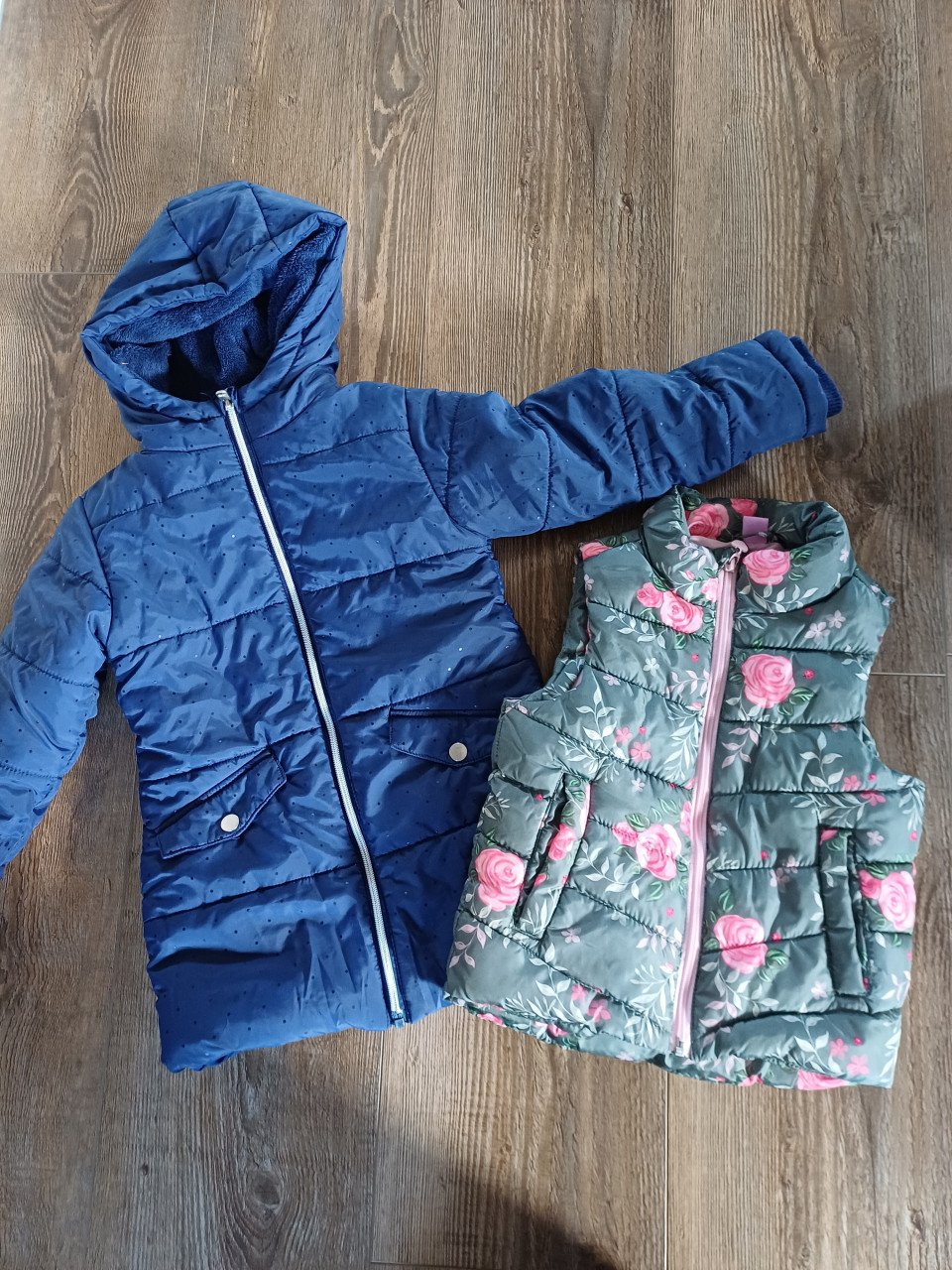 Winterjas meisjes maat 110/116 en bodywarmer maat 104