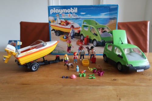 Playmobil Gezinsauto met Speedboot 4144 in de originele doos + boekje.