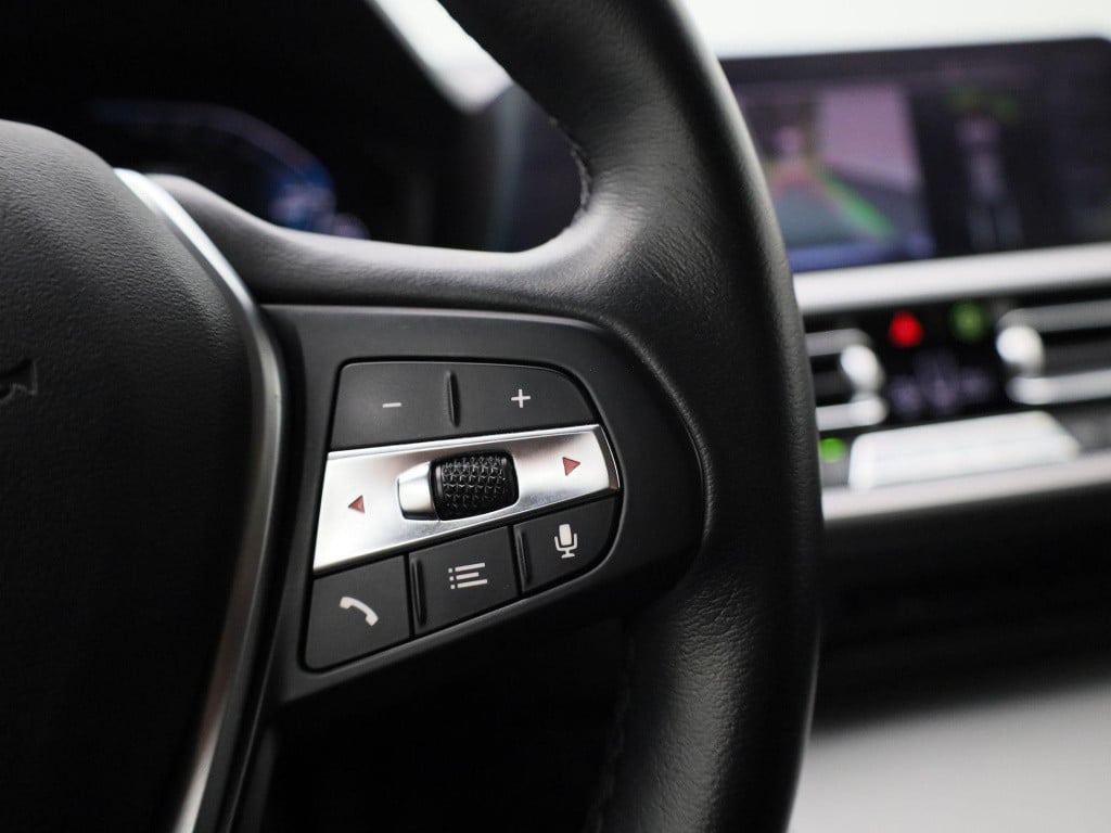 BMW 3-serie touring 330e business edition plus | automaat | navigatie | app