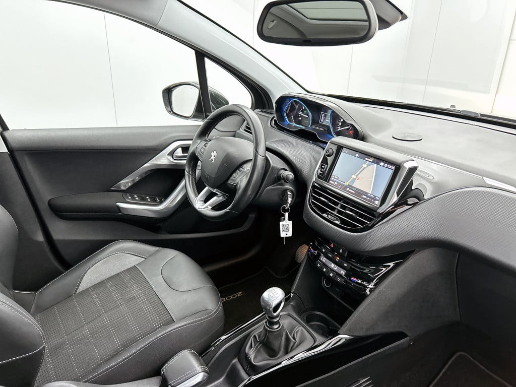 Peugeot 2008 110 pk allure | rijklaar | achteruitrijcamera | trekhaak | pan