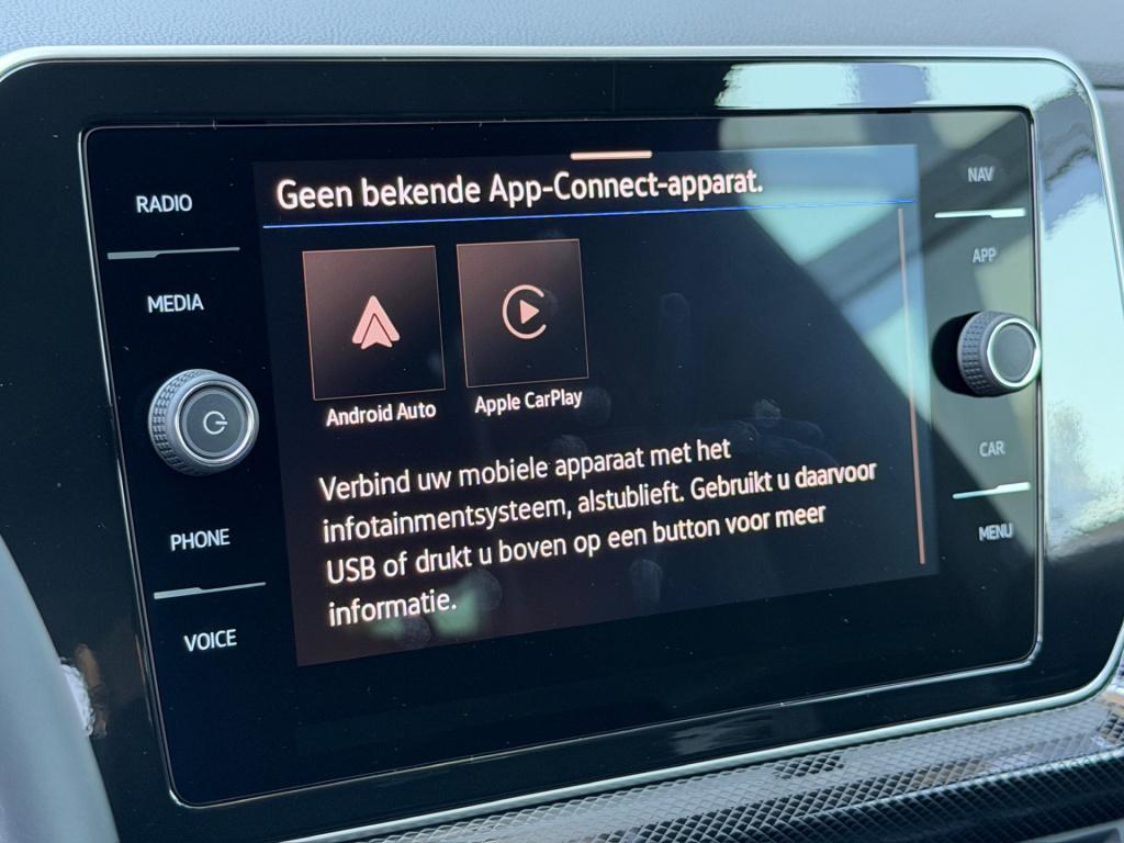 Volkswagen T-cross 1.5 tsi 150pk dsg r-line | camera | trekhaak | navi | iq