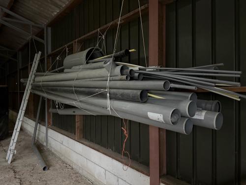 Heel veel pvc pijpen koppelstukken en leidingen