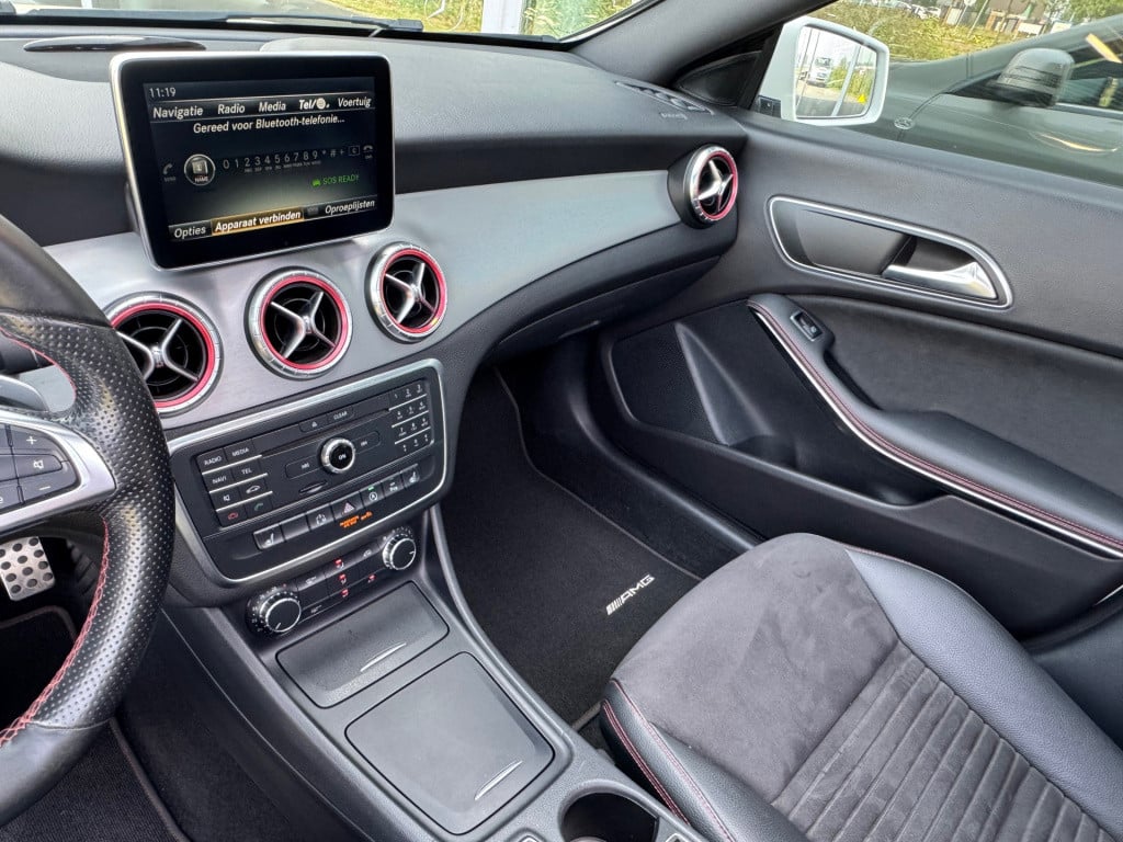 Mercedes-Benz Cla shooting brake 180 amg automaat , panoramadak , achteruit