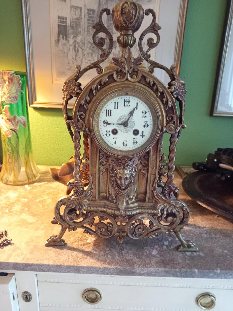 Rococo Revival sierlijke verguld bronzen schoorsteenklok 20e eeuw Frankrijk