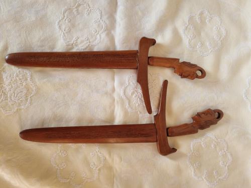 2 kleine  krissen Indonesie